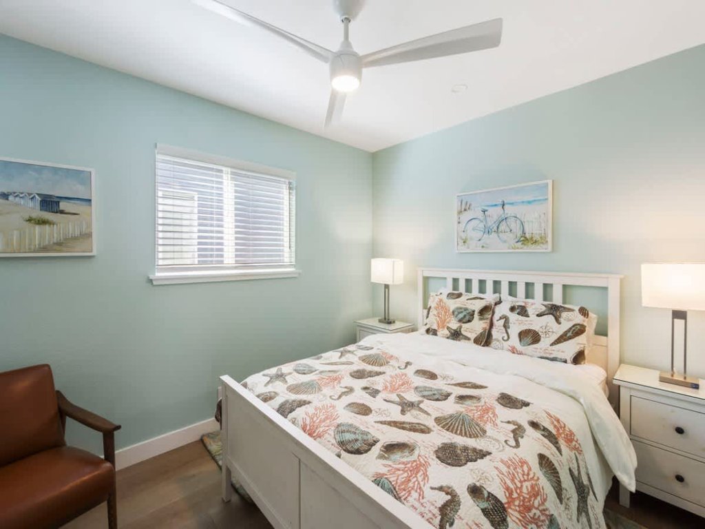 120 31st St A & B | Bright & Renovated 5 Bdr Duplex  Vacation Rental in Newport Beach - RedAwning