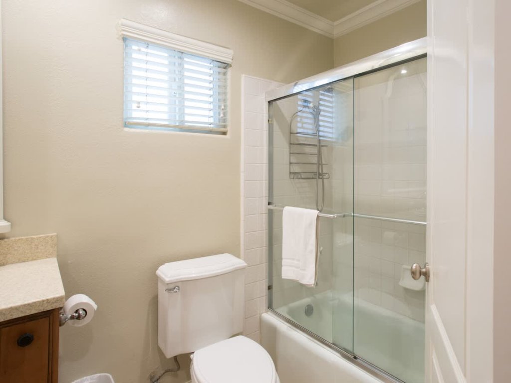 114 31st A | Rare 1 bdr On Peninsula 3 Houses To Sand Vacation Rental in Newport Beach - RedAwning