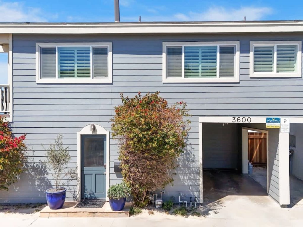 3600 W Oceanfront | Beachfront Bungalow w/ Stunning Ocean Views Vacation Rental in Newport Beach - RedAwning