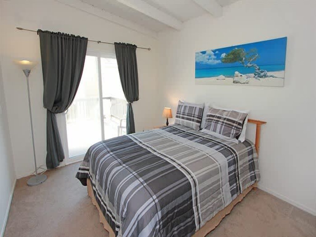 124 34th St B | Location! High Walkability. Steps to the beach Vacation Rental in Newport Beach - RedAwning