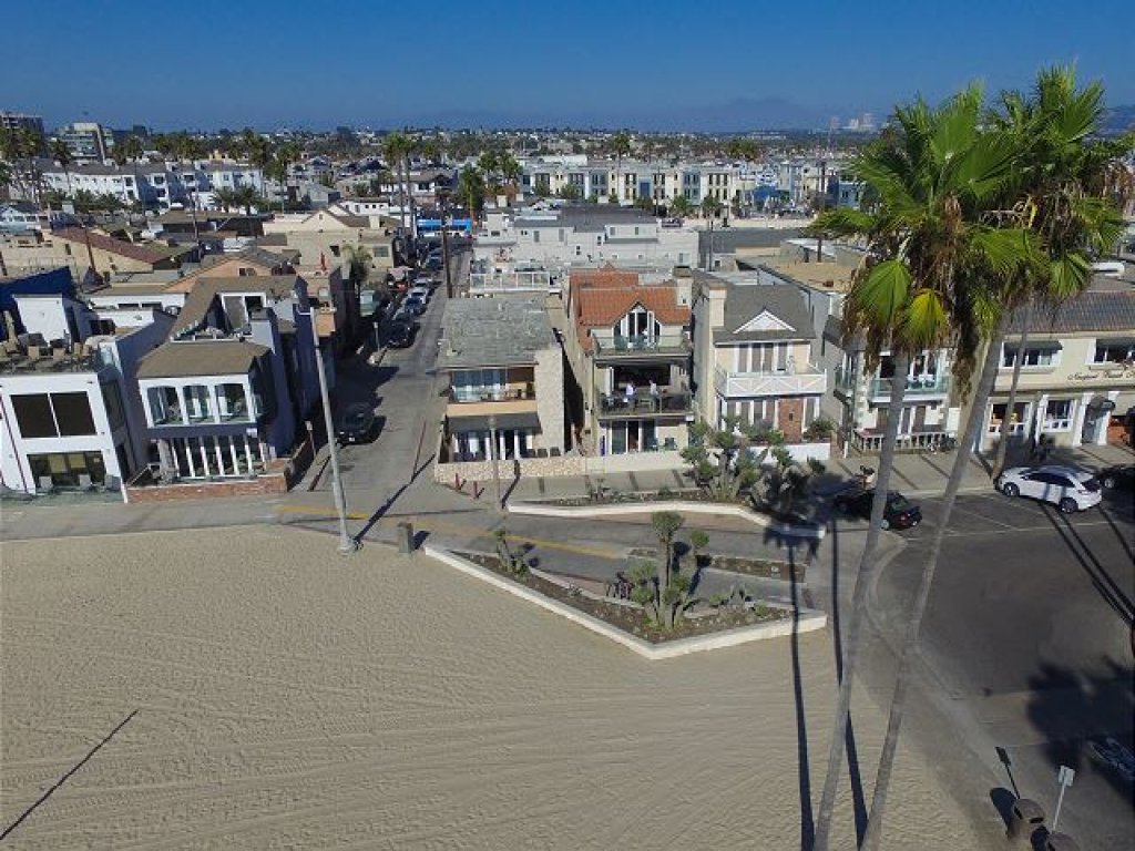 2314 W Oceanfront A | Beachfront Close to Newport Pier Vacation Rental in Newport Beach - RedAwning