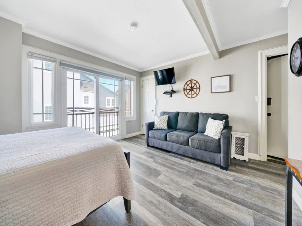 2314 W Oceanfront A&B | Beachfront 2Bdr + Studio Close to Newport Pier: Vacation Rental in Newport Beach - RedAwning