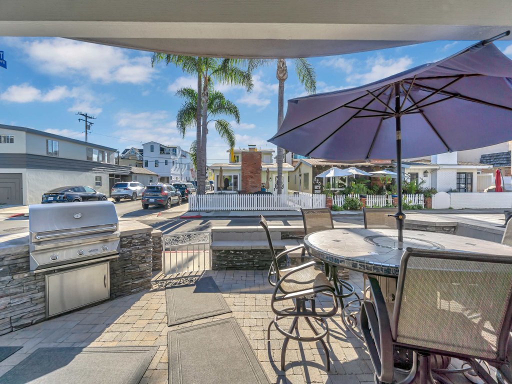 223 34th St A | Beautiful beach house, 2 blocks to the sand Vacation Rental in Newport Beach - RedAwning