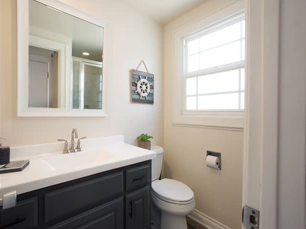 2314 W Oceanfront B | Charming Back Unit Studio On Peninsula w/ Parking Vacation Rental in Newport Beach - RedAwning