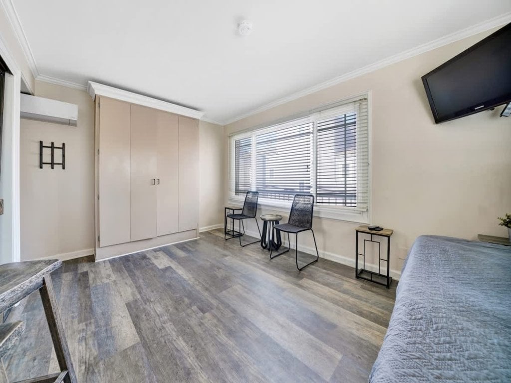 2314 W Oceanfront B | Charming Back Unit Studio On Peninsula w/ Parking Vacation Rental in Newport Beach - RedAwning