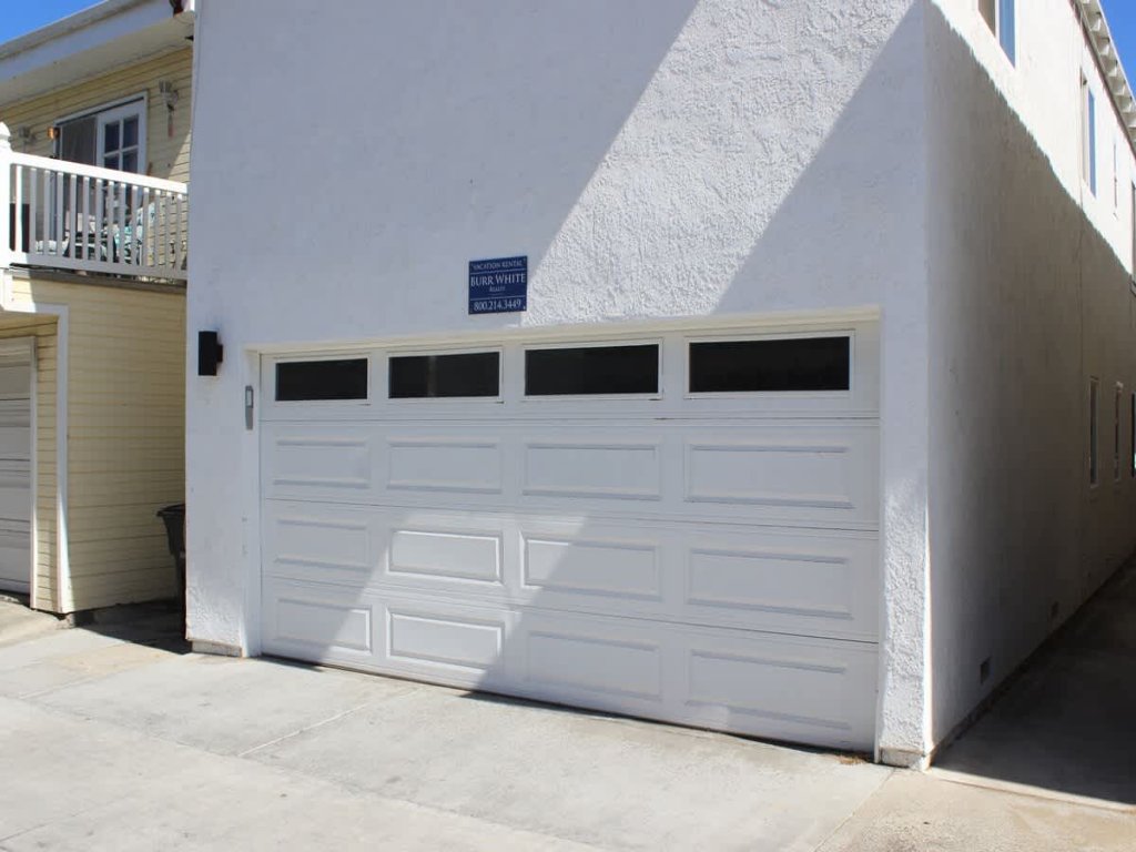 117 31st St A | Stylish Renovation w/ Large Patio Steps To Sand Vacation Rental in Newport Beach - RedAwning