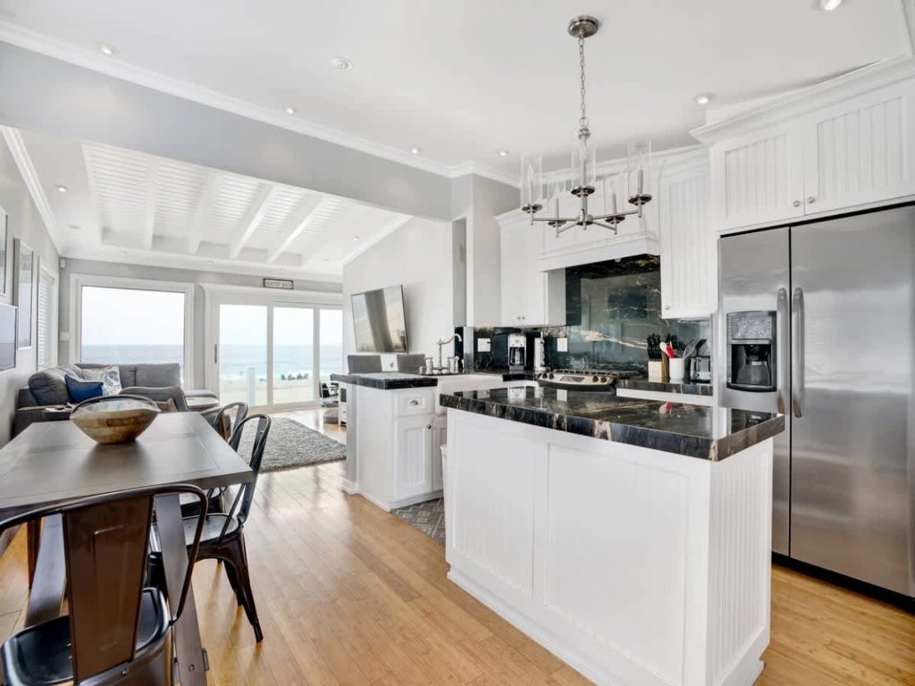 4805 Seashore B | Spectacular Ocean Views From Large Upper Deck: Vacation Rental in Newport Beach - RedAwning