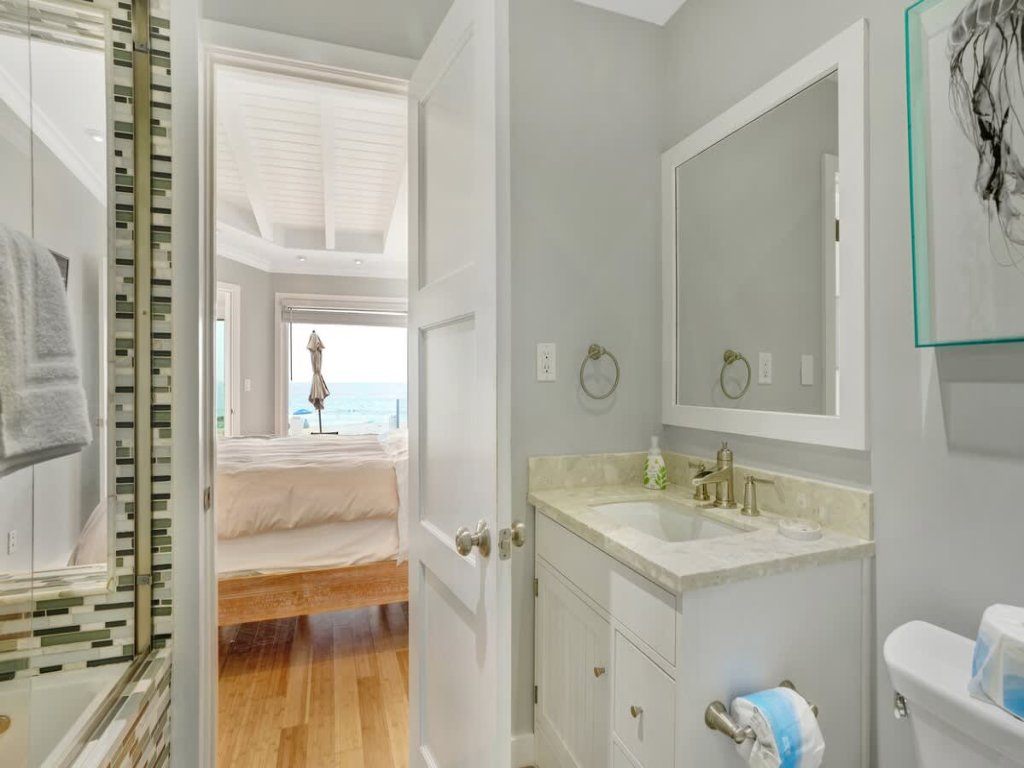 4805 Seashore B | Spectacular Ocean Views From Large Upper Deck: Vacation Rental in Newport Beach - RedAwning
