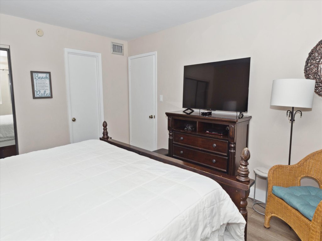 Beach House 305B Vacation Rental in Miramar Beach - RedAwning