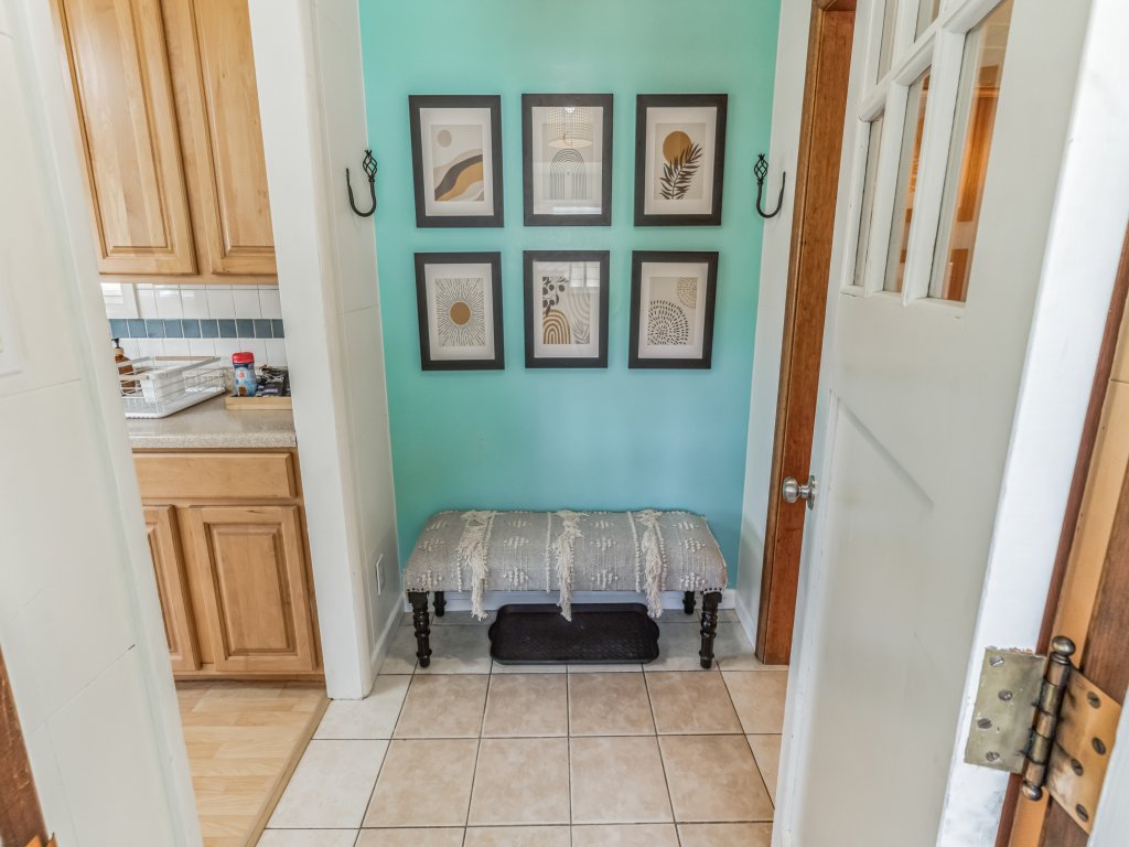 Parkstrip Place, Pet Friendly Downtown Home Vacation Rental in Alaska - RedAwning