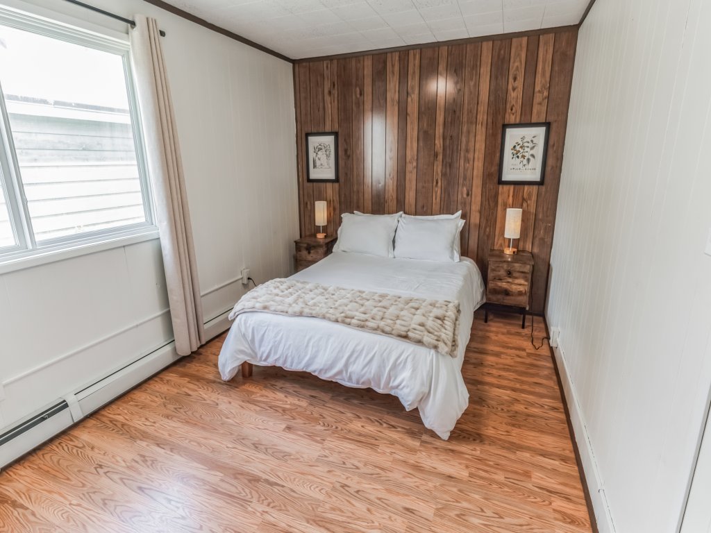 Parkstrip Place, Pet Friendly Downtown Home Vacation Rental in Alaska - RedAwning