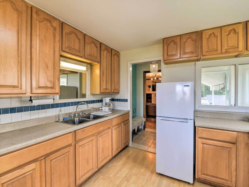 Parkstrip Place, Pet Friendly Downtown Home Vacation Rental in Alaska - RedAwning