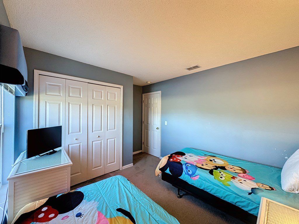 Four Bed in Emerald Island Resort mins to Disney Vacation Rental in Kissimmee - RedAwning