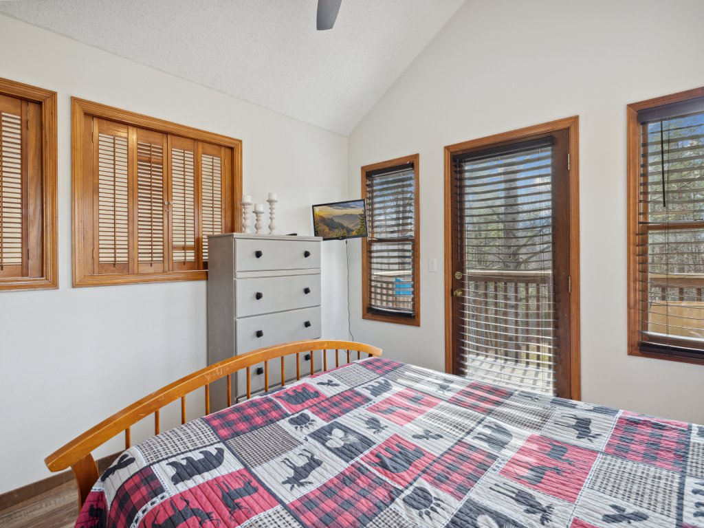 The Aerie Vacation Rental in Gatlinburg - RedAwning