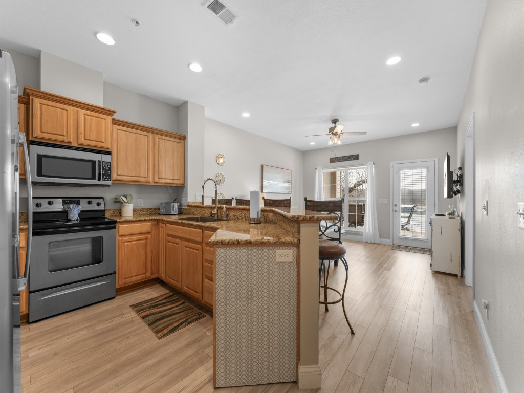 CEL-212- On the Rocks Vacation Rental in Branson - RedAwning