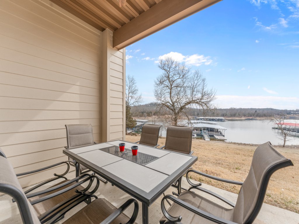 CEL-212- On the Rocks Vacation Rental in Branson - RedAwning