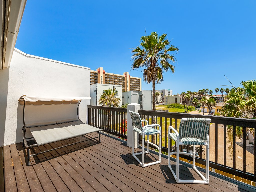 121A E. Parade (Padre Parade House) Vacation Rental in South Padre Island - RedAwning