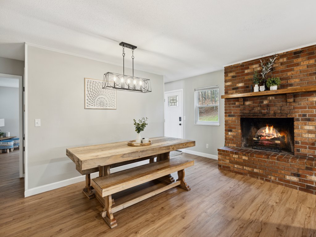 Bluff Mountain Bungalow Vacation Rental in Sevierville - RedAwning