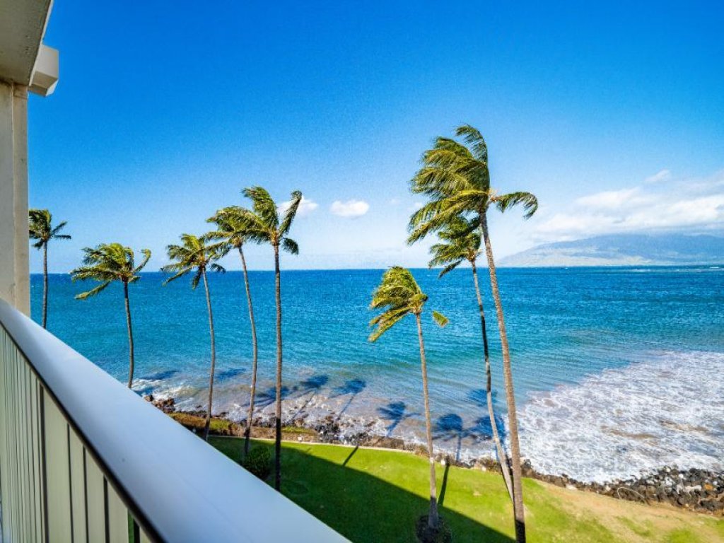 ROYAL MAUIAN, #607 Vacation Rental in Hawaii - RedAwning