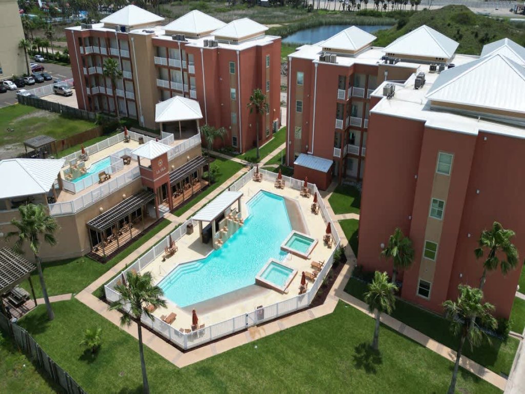* Like New Killer Patio * Stunner close to Beach Vacation Rental in South Padre Island - RedAwning