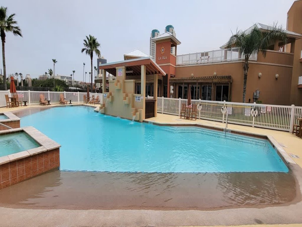 * Like New Killer Patio * Stunner close to Beach Vacation Rental in South Padre Island - RedAwning