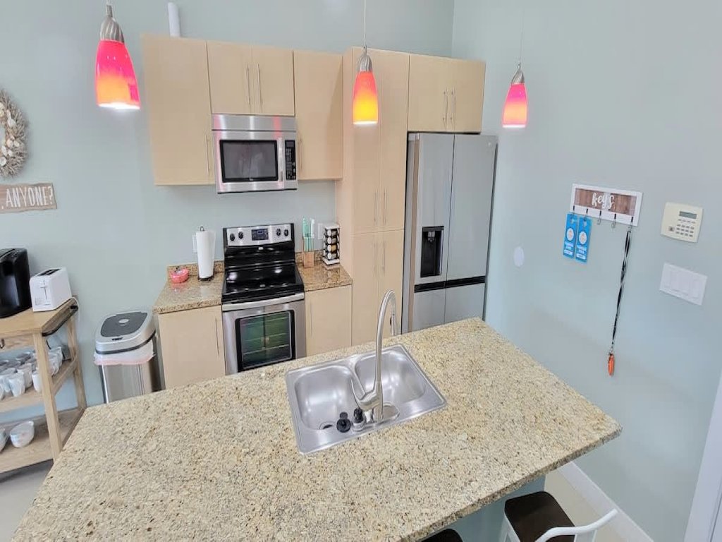 * Like New Killer Patio * Stunner close to Beach Vacation Rental in South Padre Island - RedAwning