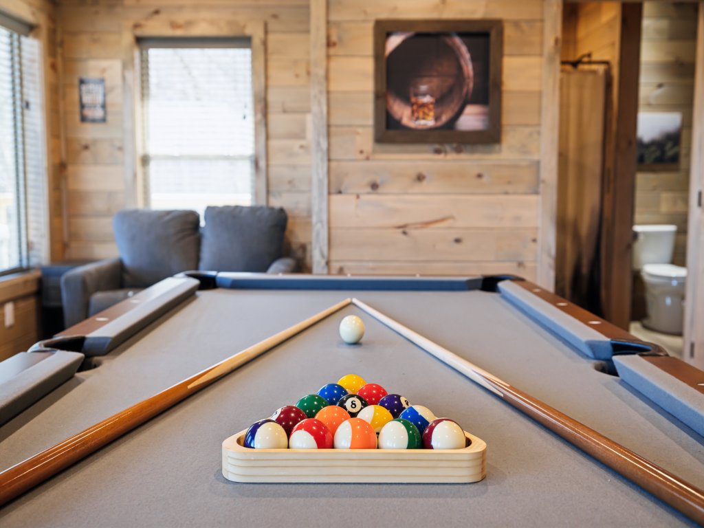 Tennessee Whiskey Vacation Rental in Sevierville - RedAwning