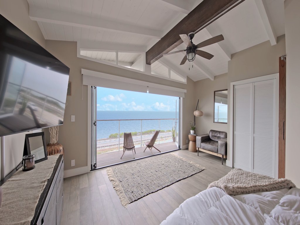 Swami's Sunset Vacation Rental in California - RedAwning