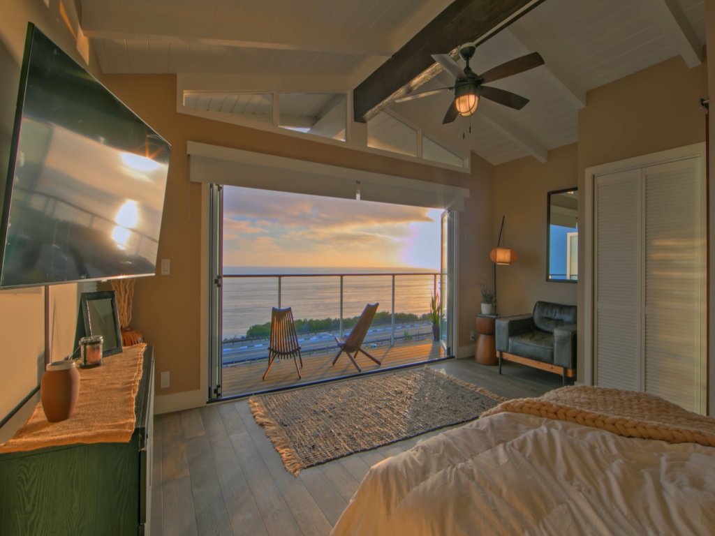 Swami's Sunset Vacation Rental in California - RedAwning