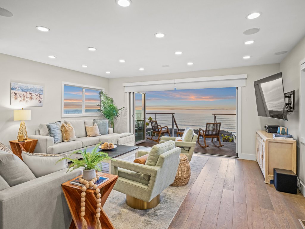 Swami's Sunset Vacation Rental in California - RedAwning