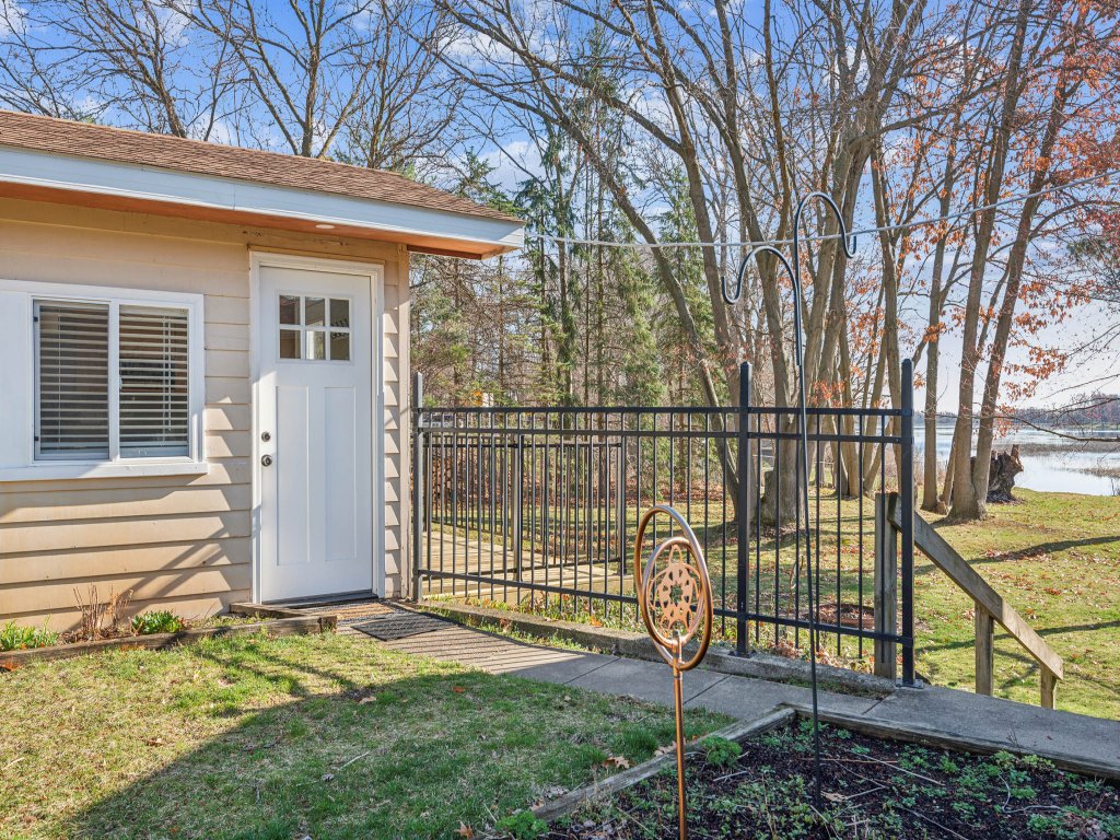 Cozy Lakefront Studio On Long Lake! Vacation Rental in Michigan - RedAwning