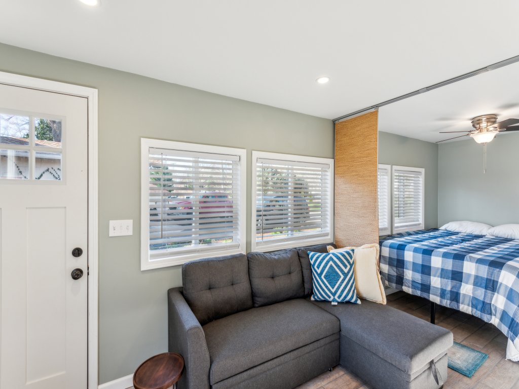 Cozy Lakefront Studio On Long Lake! Vacation Rental in Michigan - RedAwning