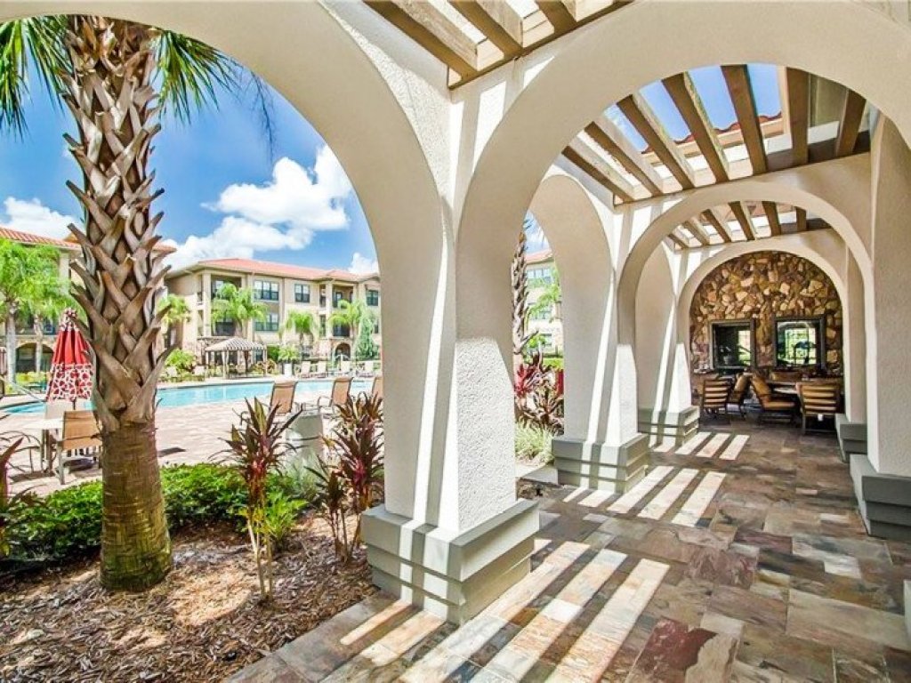 Radiant Condo Vacation Rental in Davenport - RedAwning