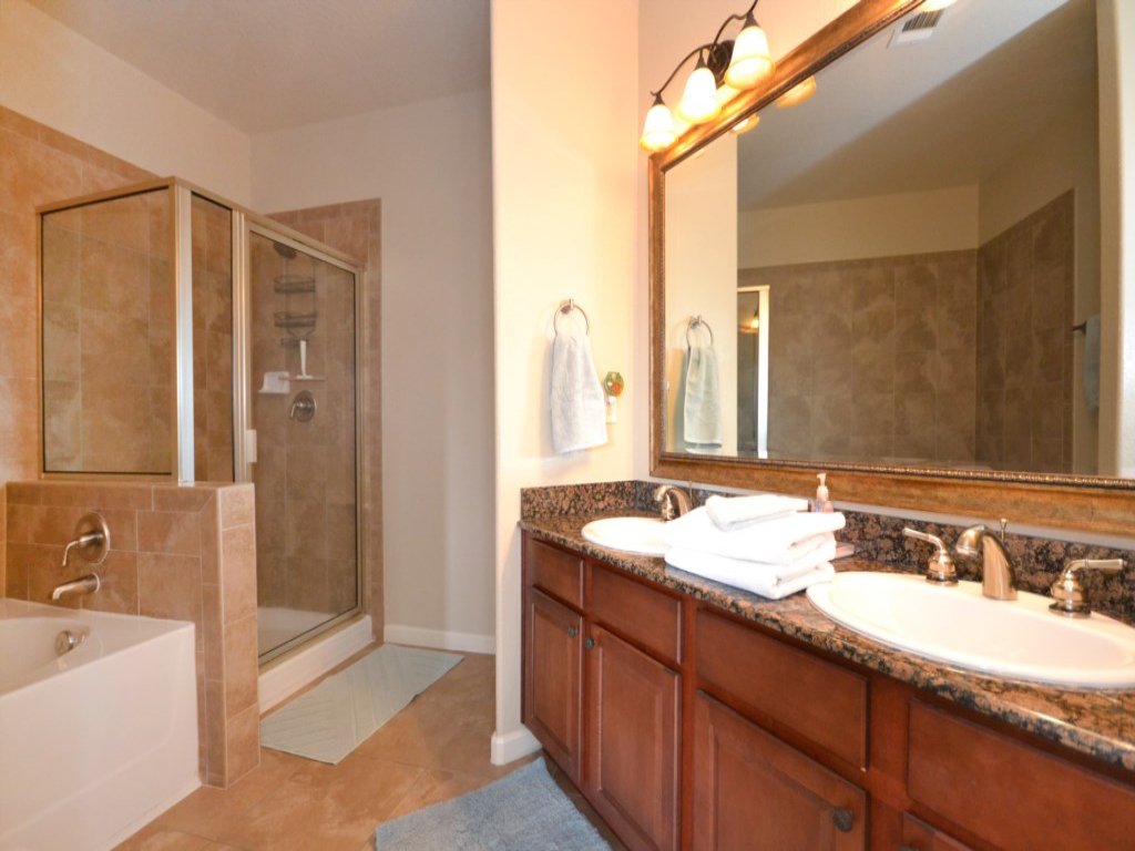 Radiant Condo Vacation Rental in Davenport - RedAwning