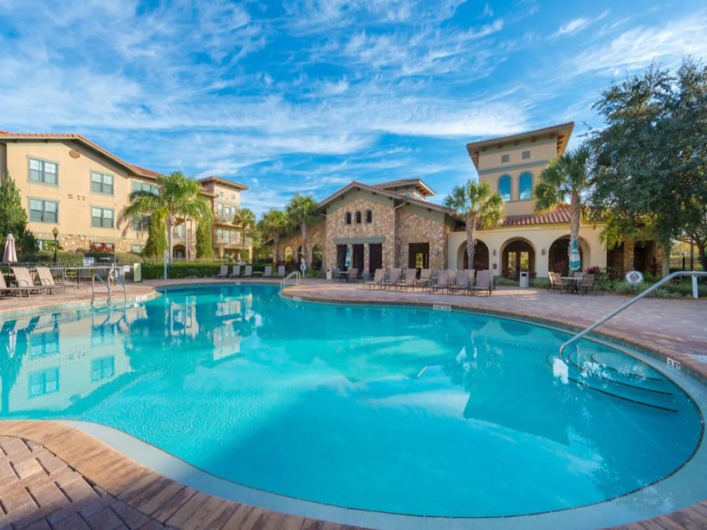 Radiant Condo Vacation Rental in Davenport - RedAwning