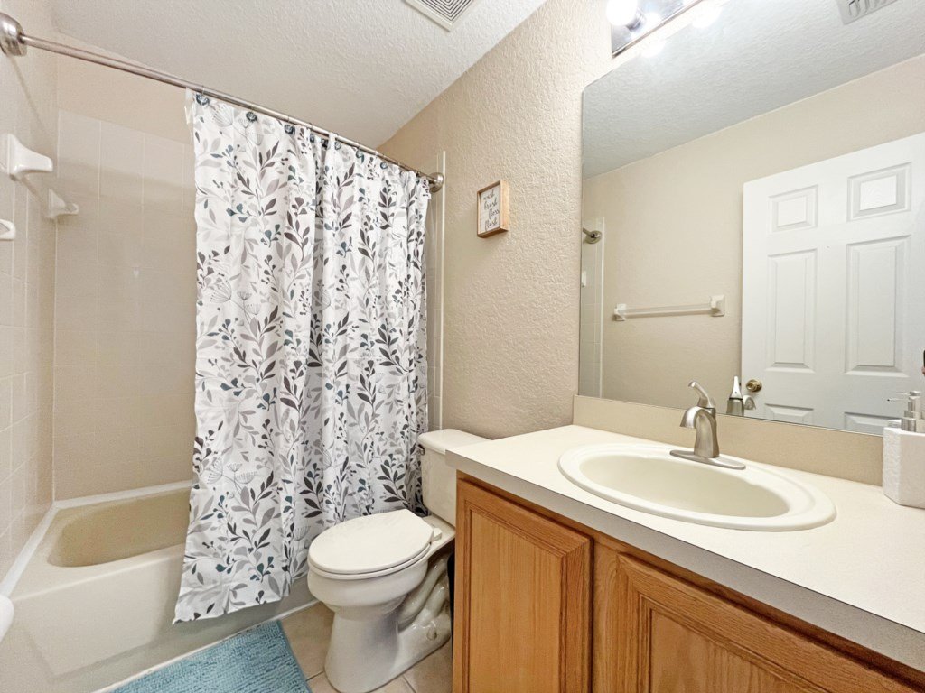 Regal Getaway Vacation Rental in Davenport - RedAwning