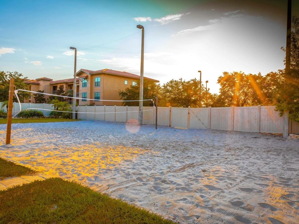 Regal Getaway Vacation Rental in Davenport - RedAwning