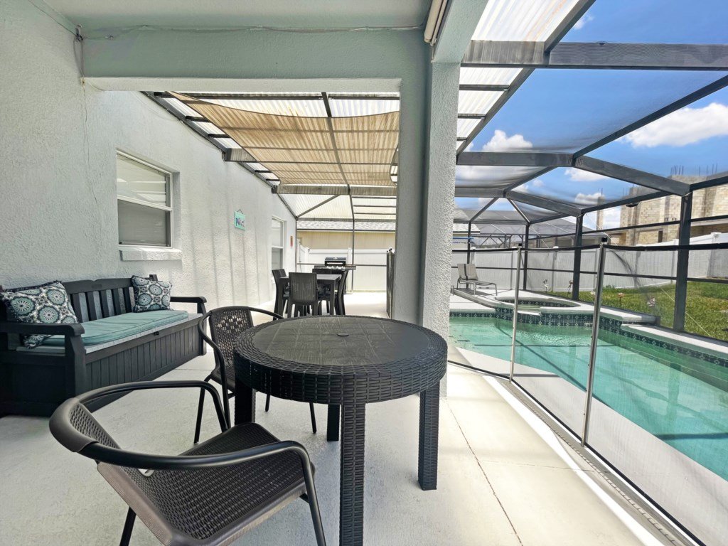 Paradise Point Vacation Rental in Davenport - RedAwning