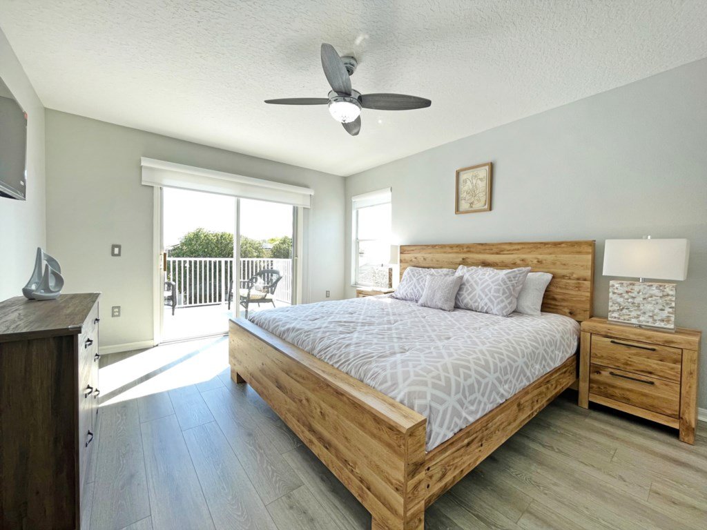 Paradise Point Vacation Rental in Davenport - RedAwning