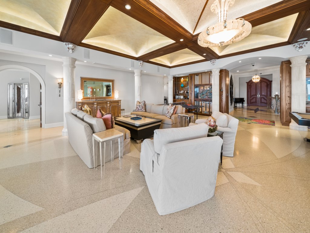 Beach Castle Vacation Rental in Santa Rosa Beach - RedAwning