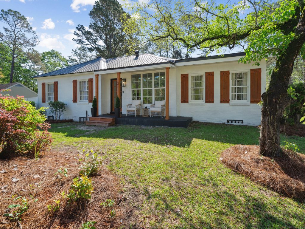 Urban Farmhouse with a Modernism Twist! Vacation Rental in Georgia - RedAwning
