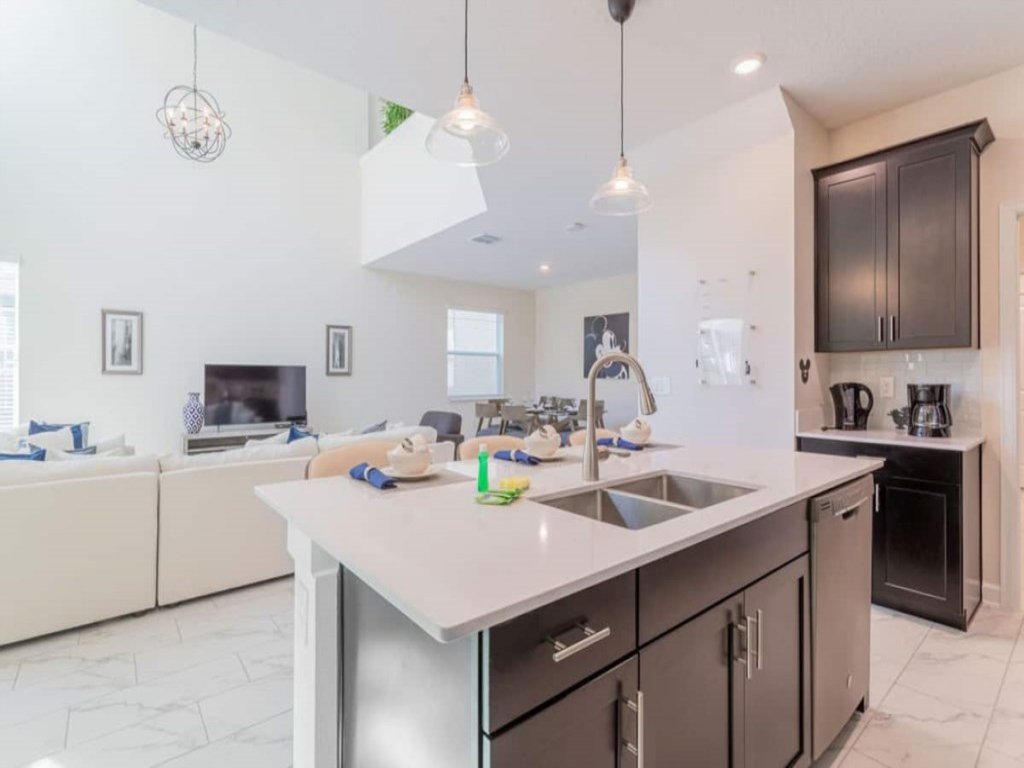 Beautiful 5 Bed Family Home with Game Room Vacation Rental in Reunion - RedAwning
