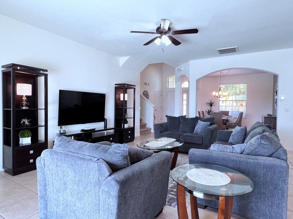 Cozy Family Friendly Pool Home with Game Room Vacation Rental in Davenport - RedAwning