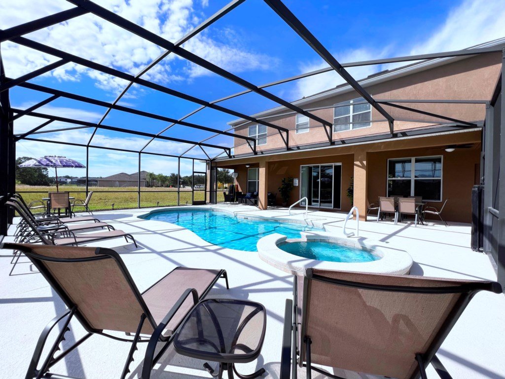 Cozy Family Friendly Pool Home with Game Room Vacation Rental in Davenport - RedAwning