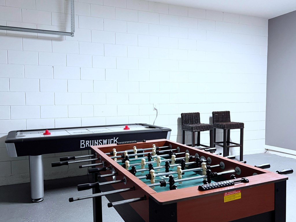 Cozy Family Friendly Pool Home with Game Room Vacation Rental in Davenport - RedAwning