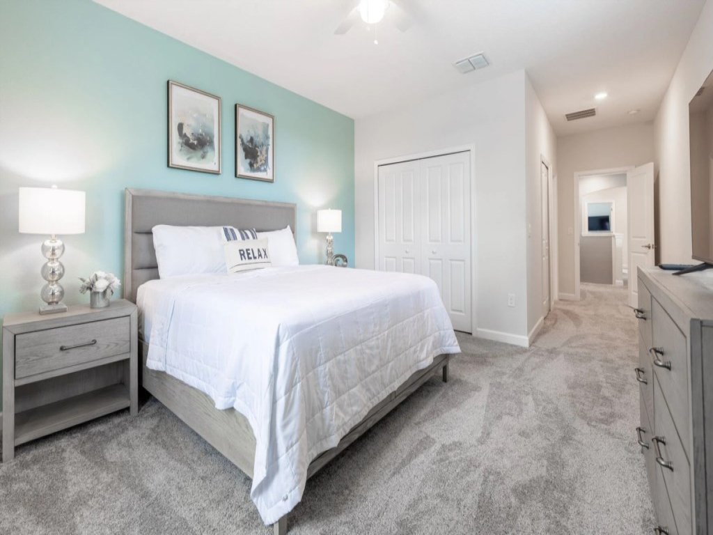 Beautiful 5 Bed Villa with Game Room and Pool Vacation Rental in Davenport - RedAwning