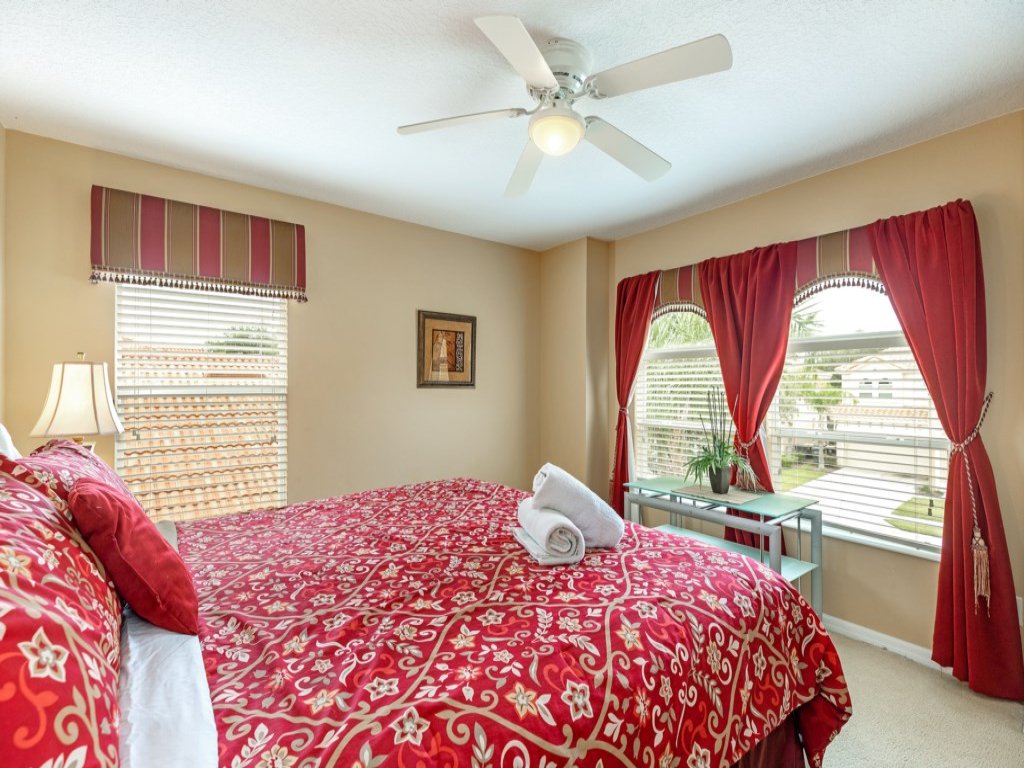 Spacious and Relaxing Home with South Facing Pool Vacation Rental in Davenport - RedAwning
