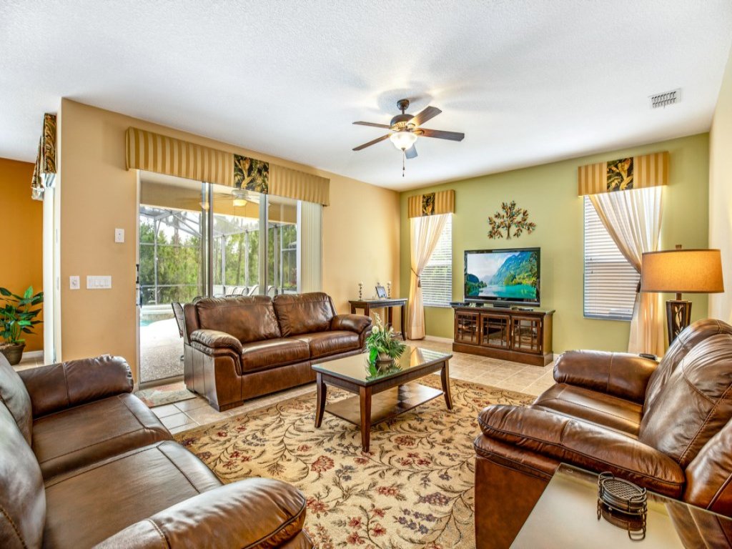 Spacious and Relaxing Home with South Facing Pool Vacation Rental in Davenport - RedAwning