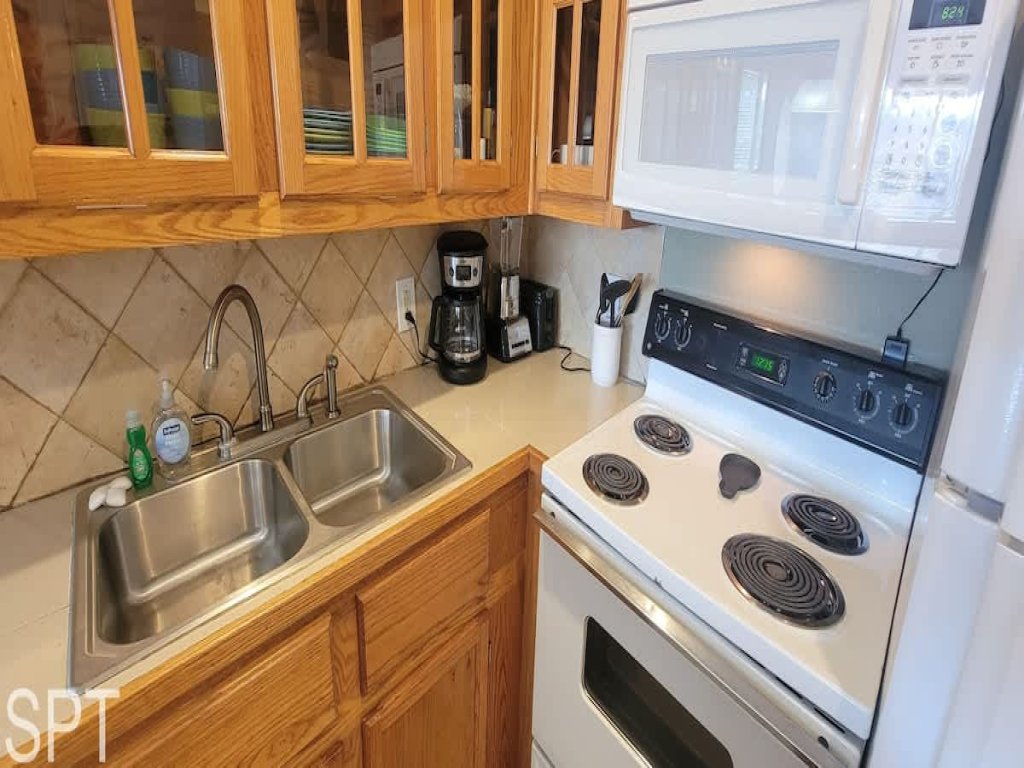 "Beachfront Resort & Pools " Great Family Space Vacation Rental in South Padre Island - RedAwning