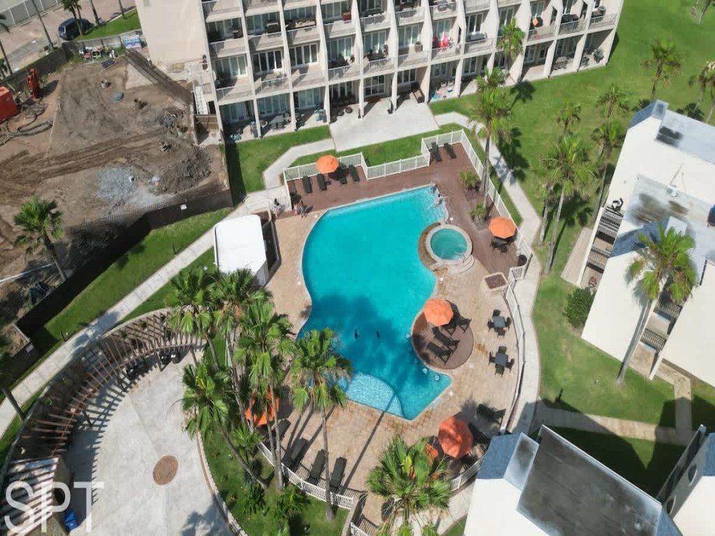 "Beachfront Resort & Pools " Great Family Space Vacation Rental in South Padre Island - RedAwning